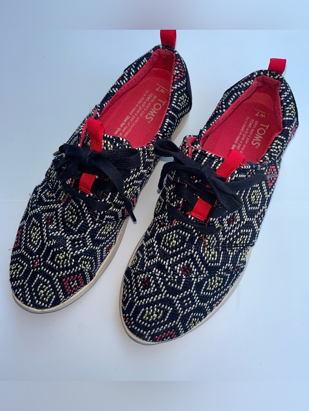 TOMS SZ 7 Navy Geometric Patterned Sneakers with Red, White, and Yellow  Accents